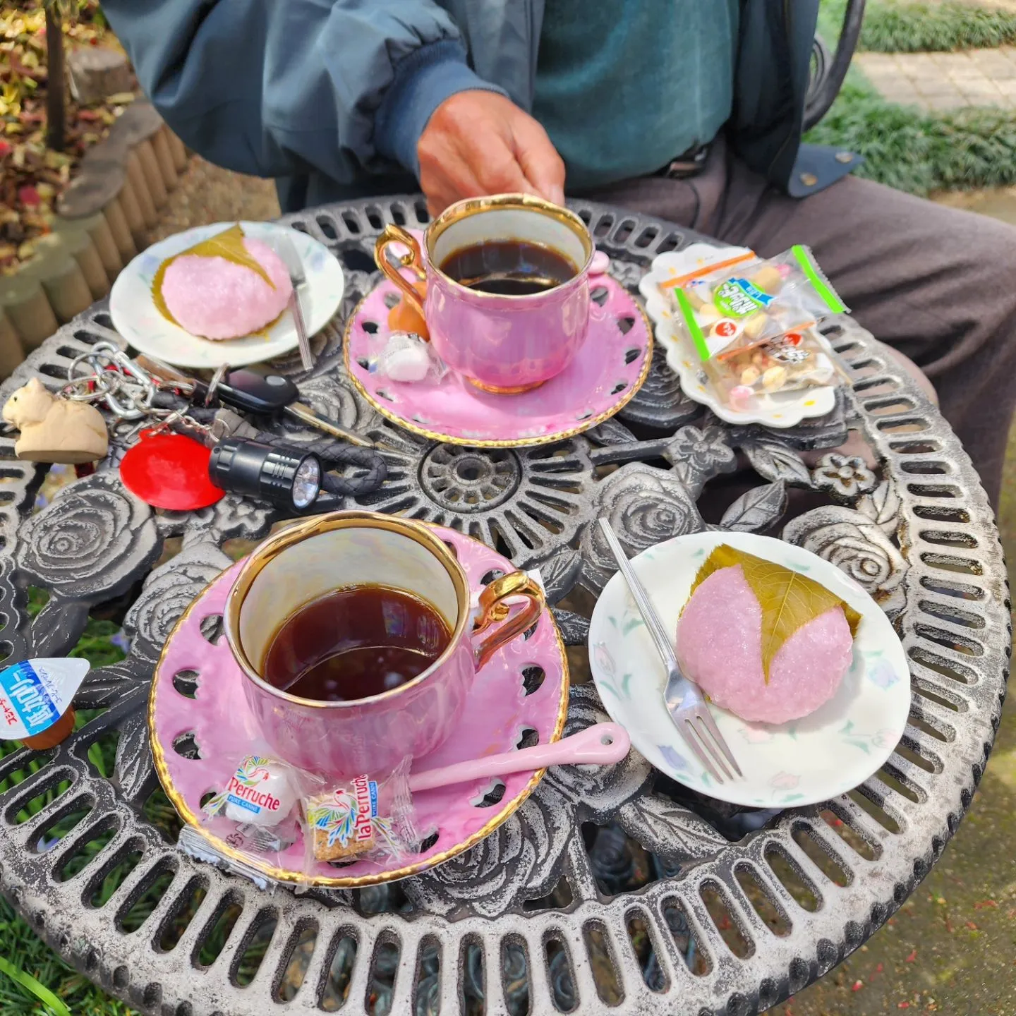 父親の会社の友達が畑の近くに住んでられるので、手土産を持って...