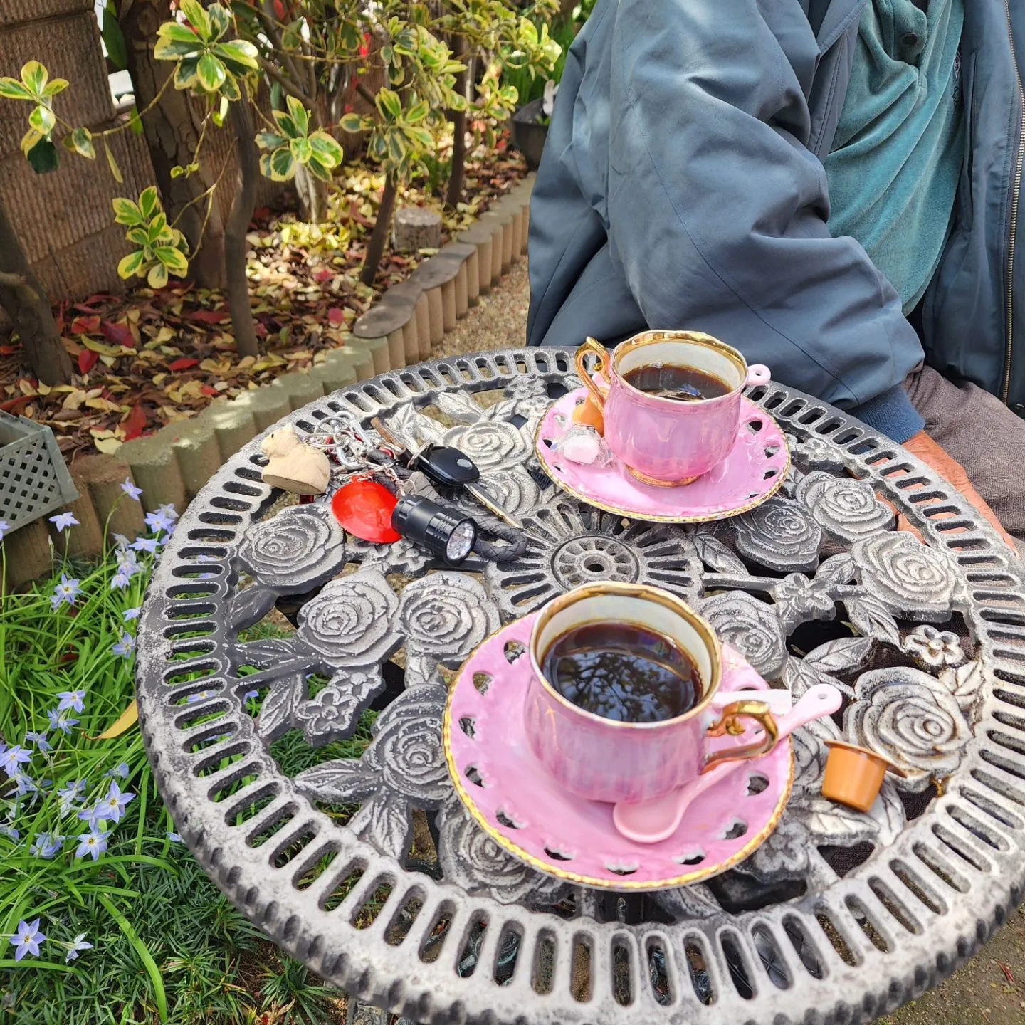 父親の会社の友達が畑の近くに住んでられるので、手土産を持って...